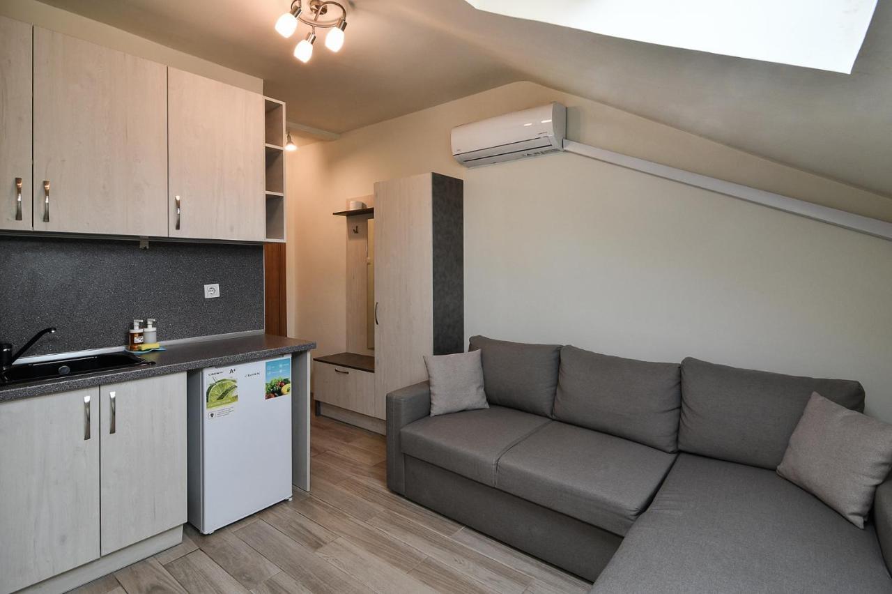 Small Studio On Budget In The Heart Of City Varna Exterior foto